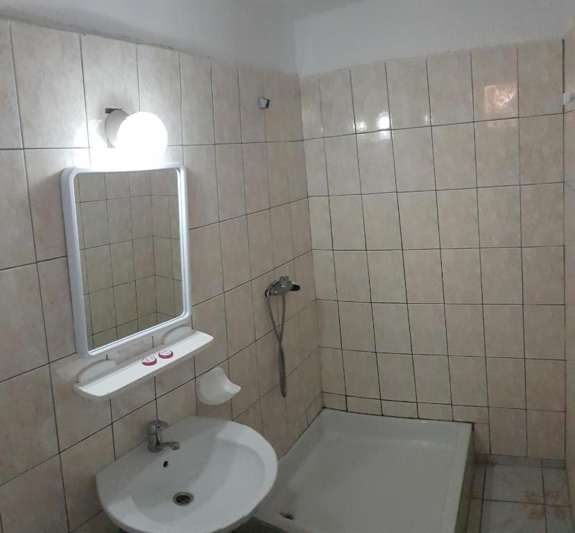 Vannituba majutusasutuses Hotel Camelia