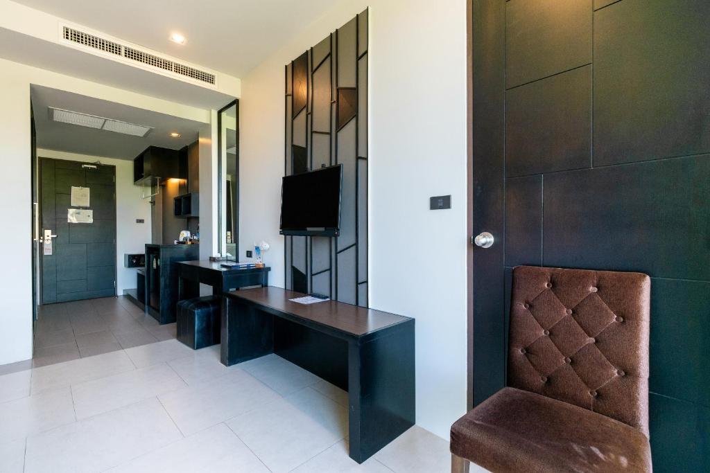 TV a/nebo společenská místnost v ubytování The Tama Hotel- SHA Plus
