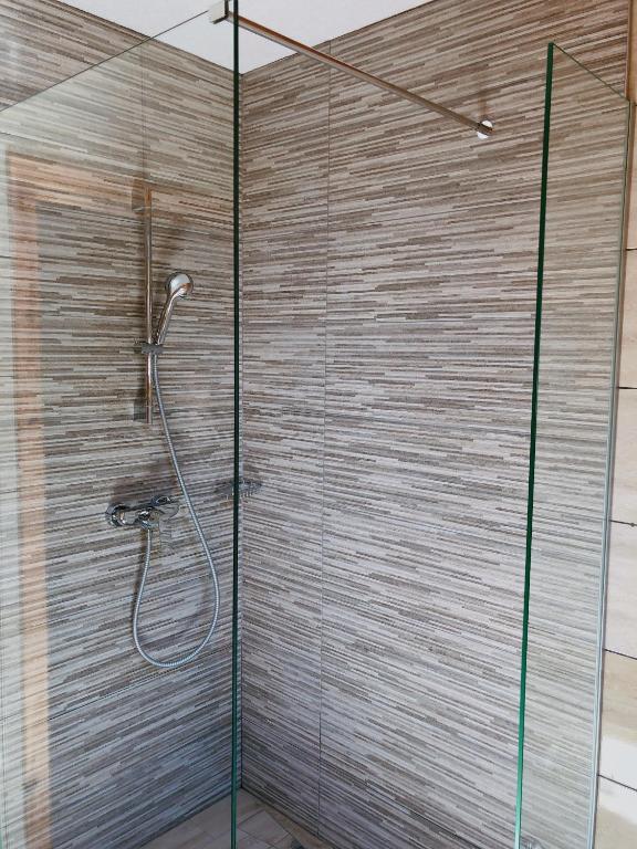 Rustic Inn River 2 - 3