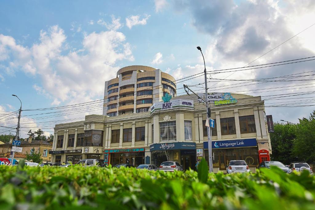 JULY Hotel - Housity