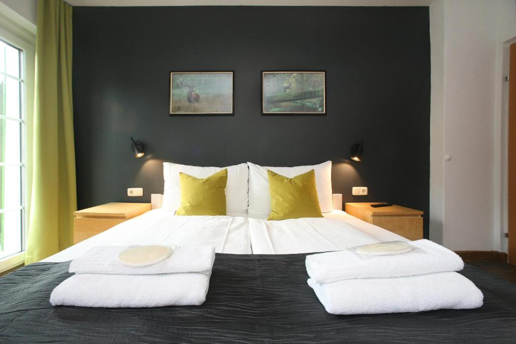 Postel nebo postele na pokoji v ubytování Seehotel Sissi