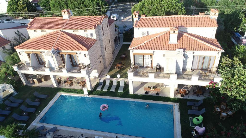 an aerial view of a house with a swimming pool at Fizzio Alaçatı Hotel in Alaçatı