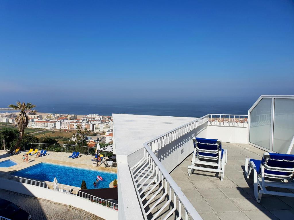 A piscina localizada em Miramar Hotel Spa & Apartments ou nos arredores