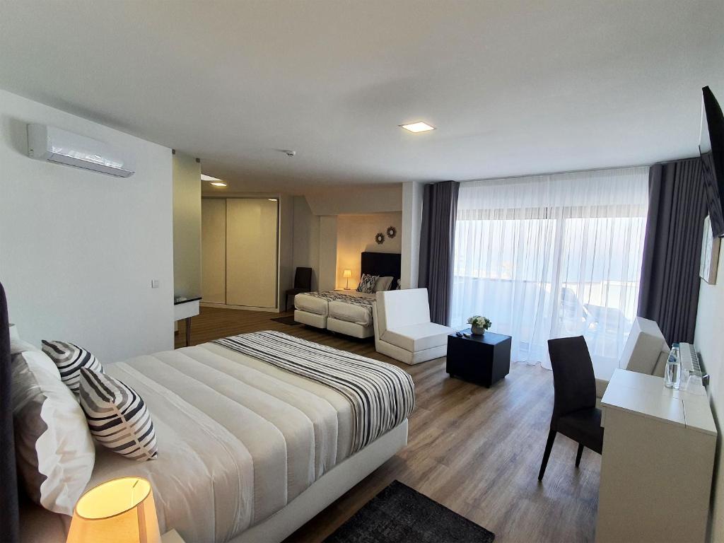 Cama ou camas em um quarto em Miramar Hotel Spa & Apartments