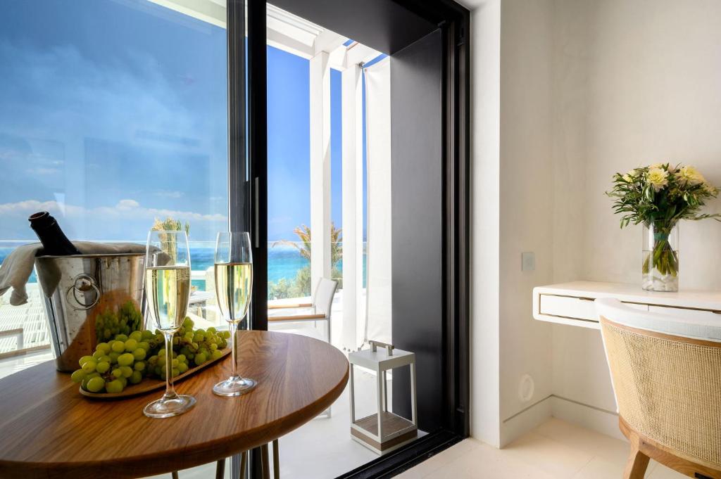 The Island Concept Luxury Boutique Hotel Heated Pool - 2