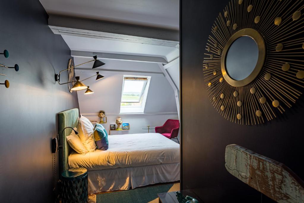 Postel nebo postele na pokoji v ubytování Hôtel - Restaurant Le Globe