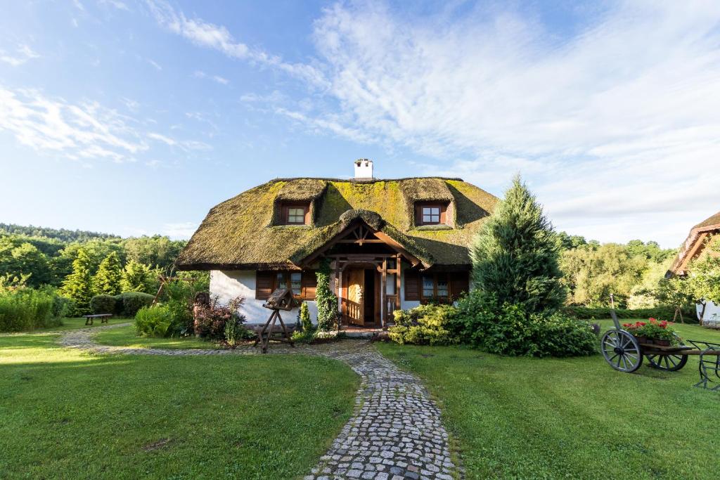 Vonkajšia záhrada v ubytovaní Hotel Osada Karbówko Wellness & SPA