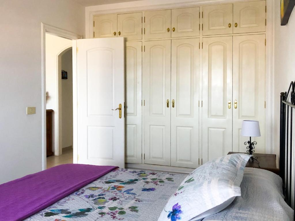 A bed or beds in a room at Panoramic View Balcón del Atlántico