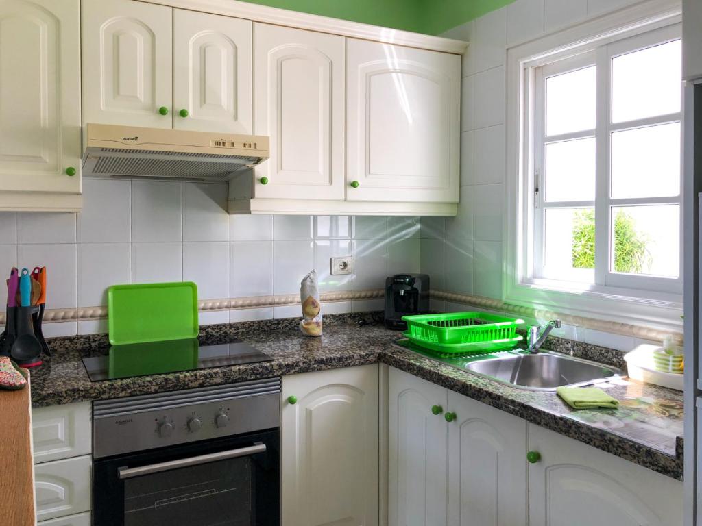 A kitchen or kitchenette at Panoramic View Balcón del Atlántico