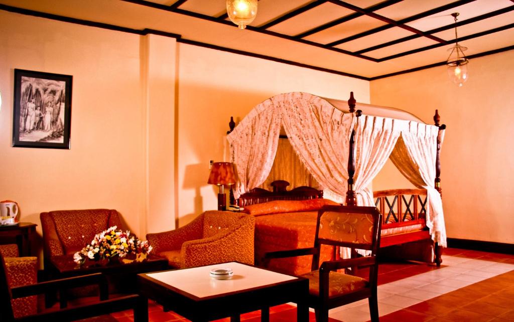 Posezení v ubytování Grand Oriental Hotel