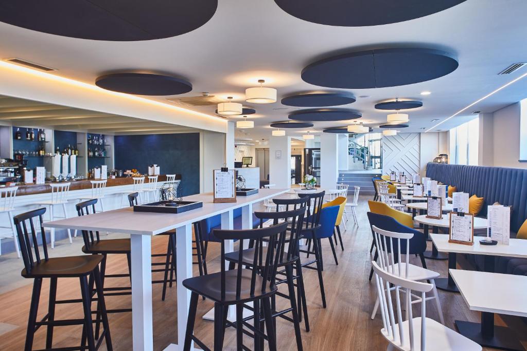Restaurace v ubytování Silken Río Santander