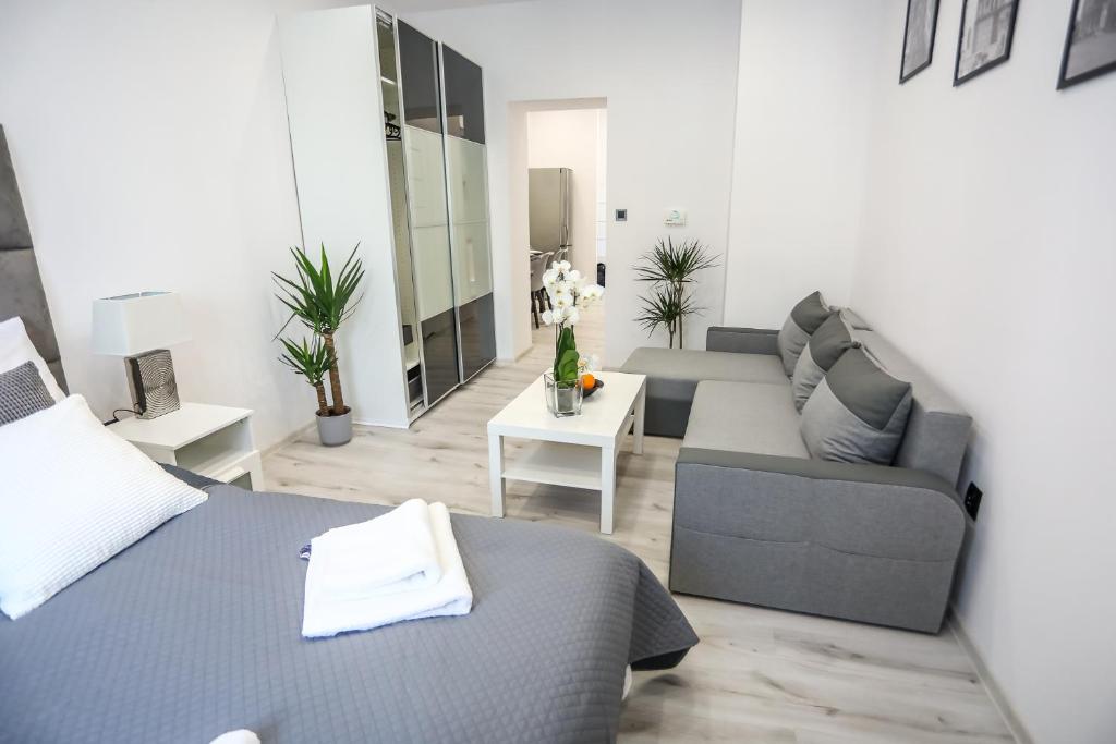 Cracow by Night Apartments - 6