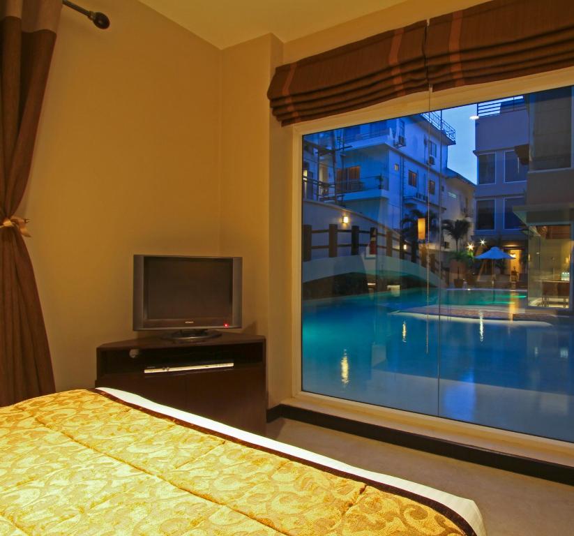 Bazén v ubytování Two Seasons Boracay Resort nebo v jeho okolí