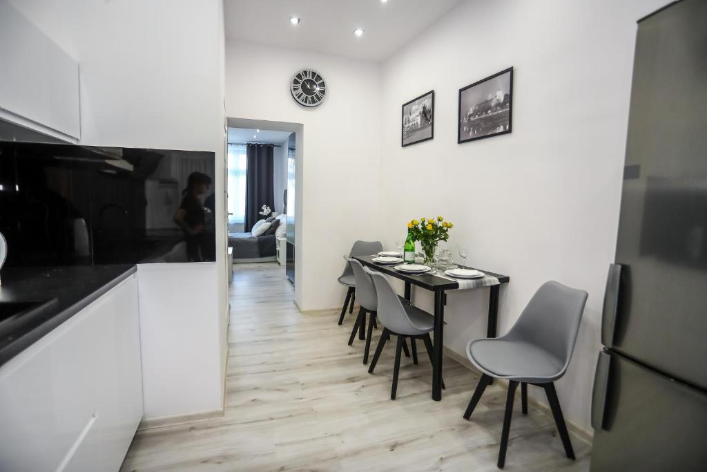 Cracow by Night Apartments - 8