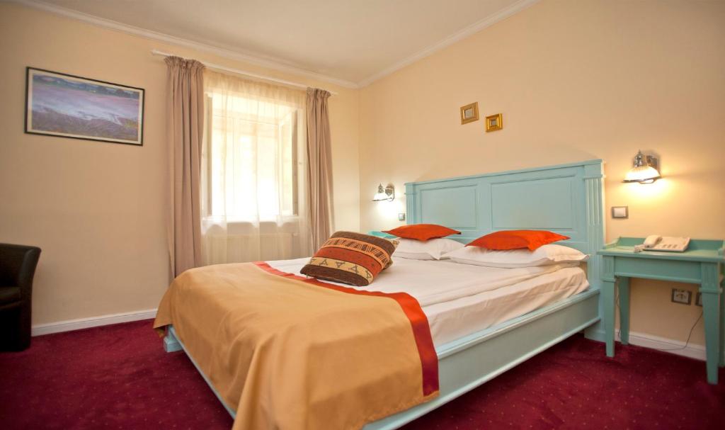 Postel nebo postele na pokoji v ubytování Hotel Bastion