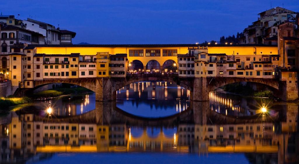 Ponte Vecchio View Luxury Apartment, Florence (updated prices 2025) 