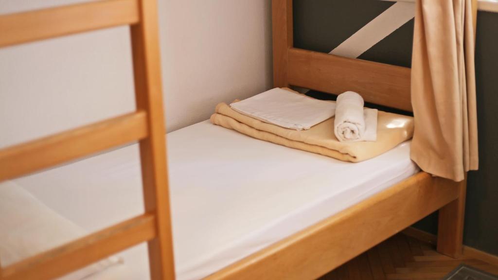 Postel nebo postele na pokoji v ubytování Tchaikovsky Hostel Split (T-Hostel)