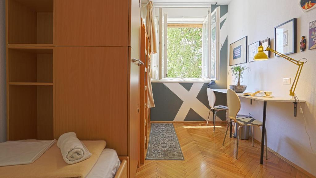 Postel nebo postele na pokoji v ubytování Tchaikovsky Hostel Split (T-Hostel)