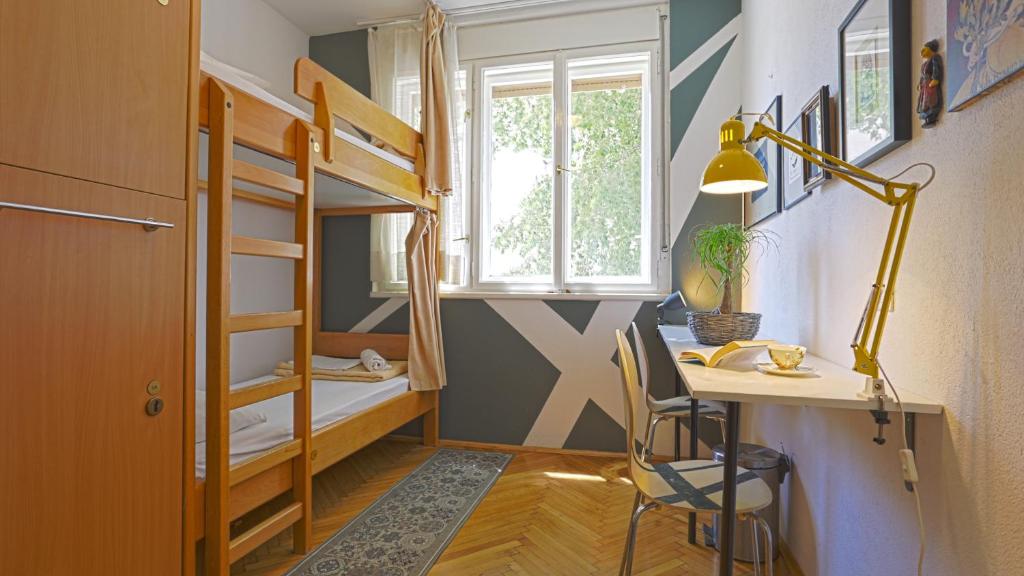Postel nebo postele na pokoji v ubytování Tchaikovsky Hostel Split (T-Hostel)