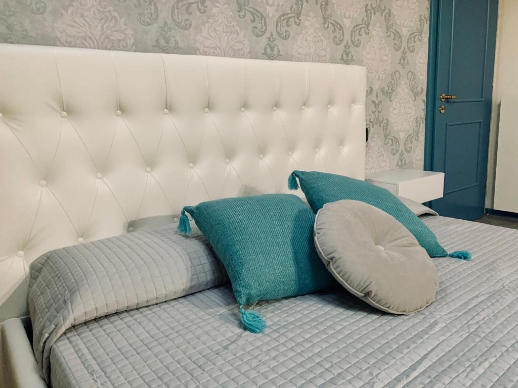 a white bed with two pillows on it at Villa Zanina Sonia Apartment in Peschiera del Garda