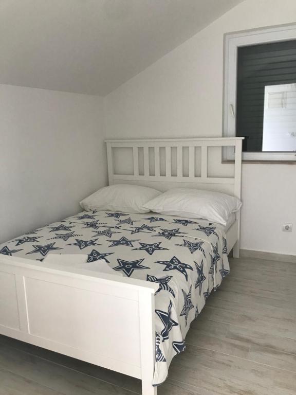 Postel nebo postele na pokoji v ubytování Guesthouse Davorka Bijelić
