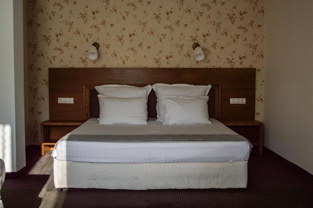 Postel nebo postele na pokoji v ubytování Aleksion Palace