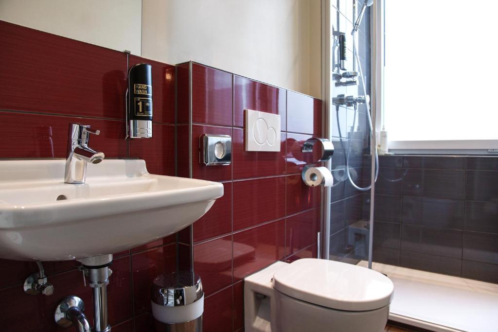 Base Apartments - Resim 13