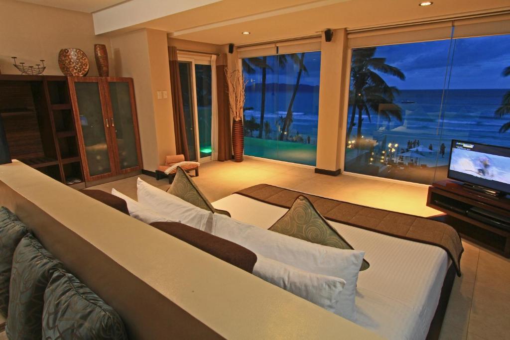TV a/nebo společenská místnost v ubytování Two Seasons Boracay Resort