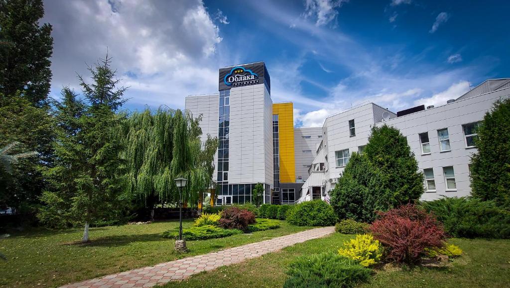 a building with a sign on the side of it at Oblaka Hotel in Kurchatov