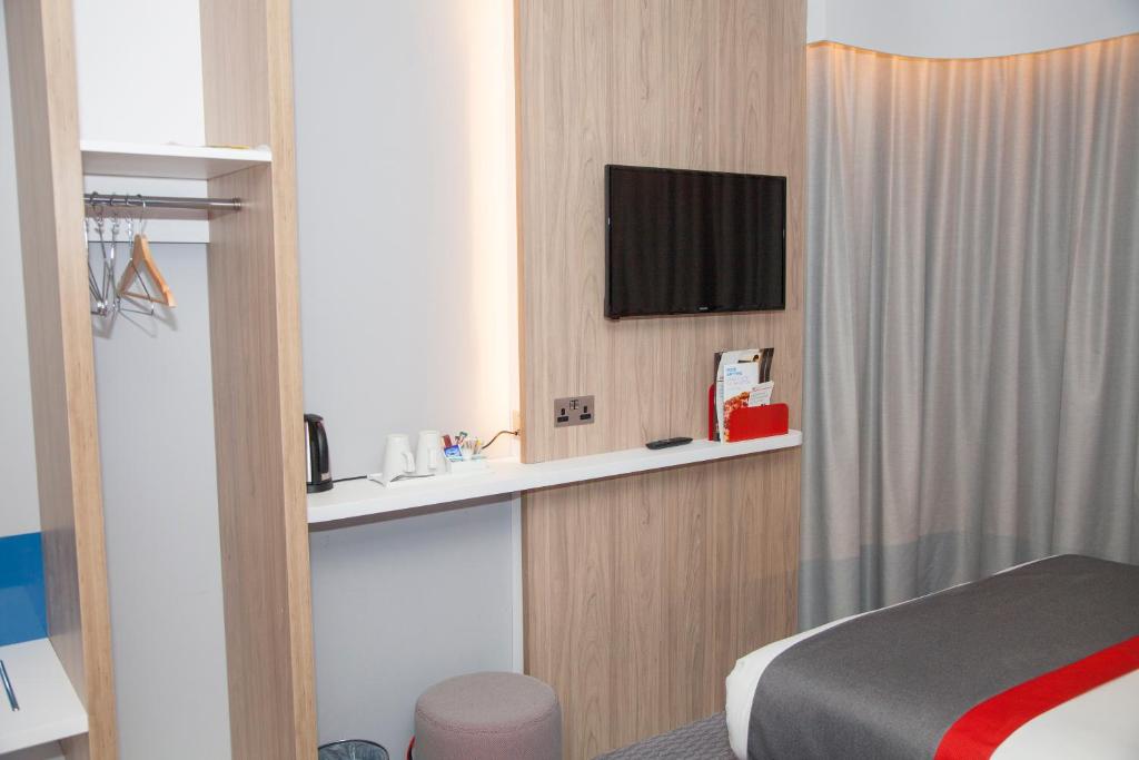 Holiday Inn Express Cardiff Bay by IHG - Resim 5