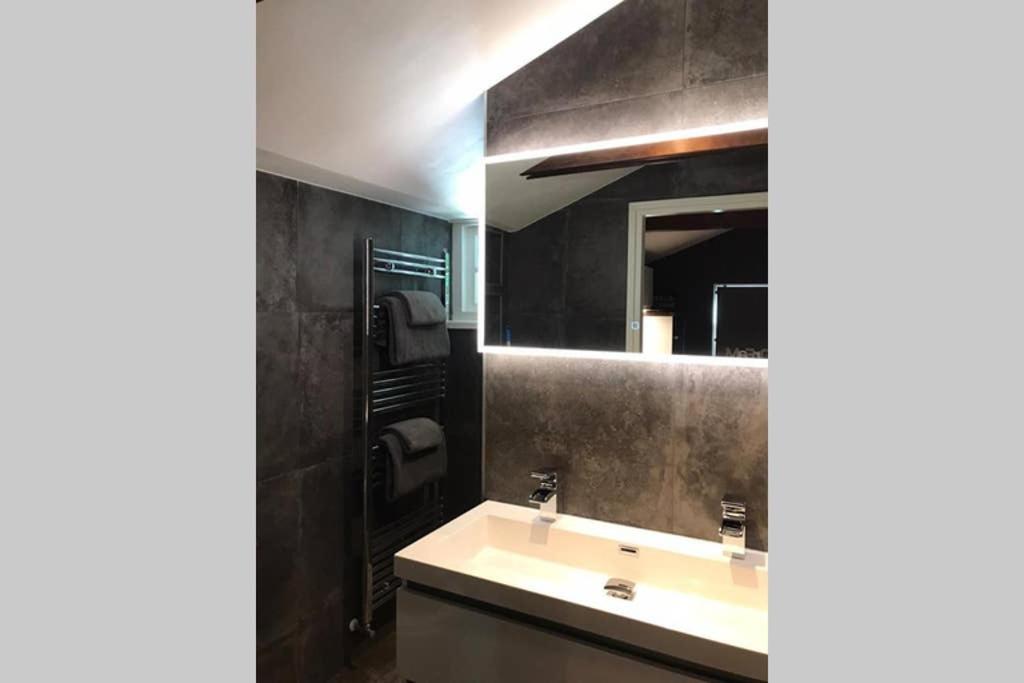 Koupelna v ubytování Luxe Natuurhuisje met jacuzzi en haard in Drenthe, ECHTEN