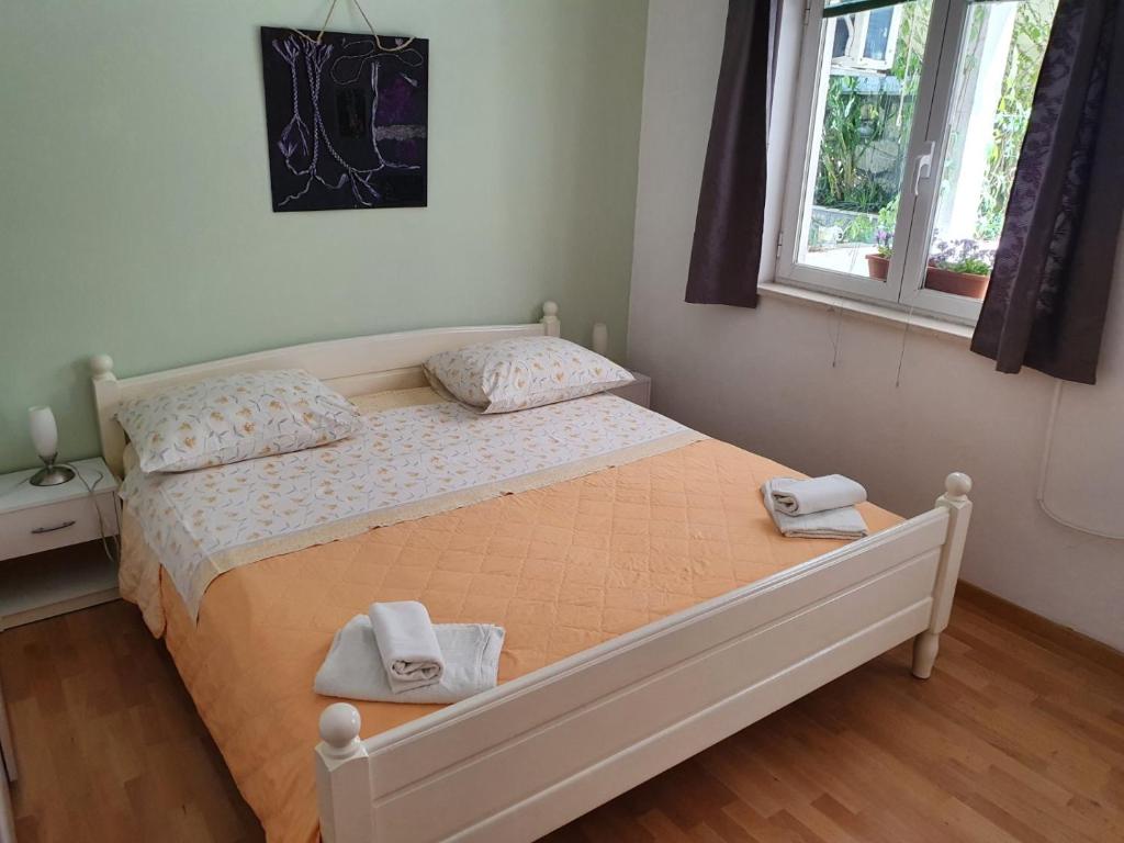 Postel nebo postele na pokoji v ubytování Apartments Adriatic