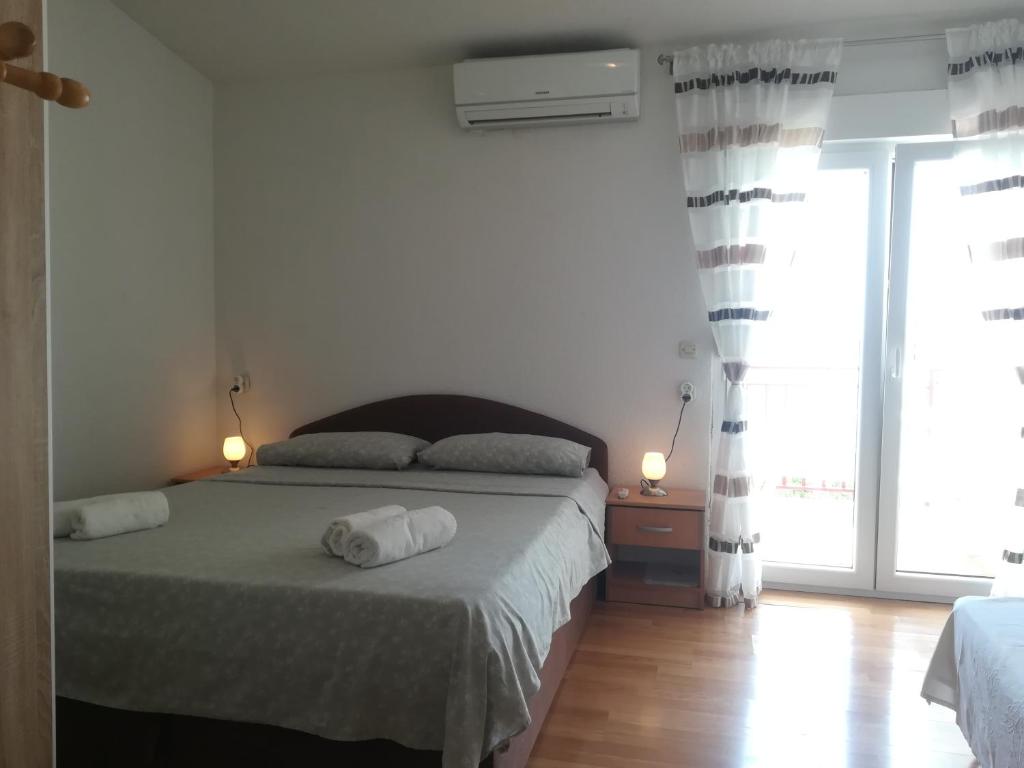 Posteľ alebo postele v izbe v ubytovaní Apartman Lidija Čiovo
