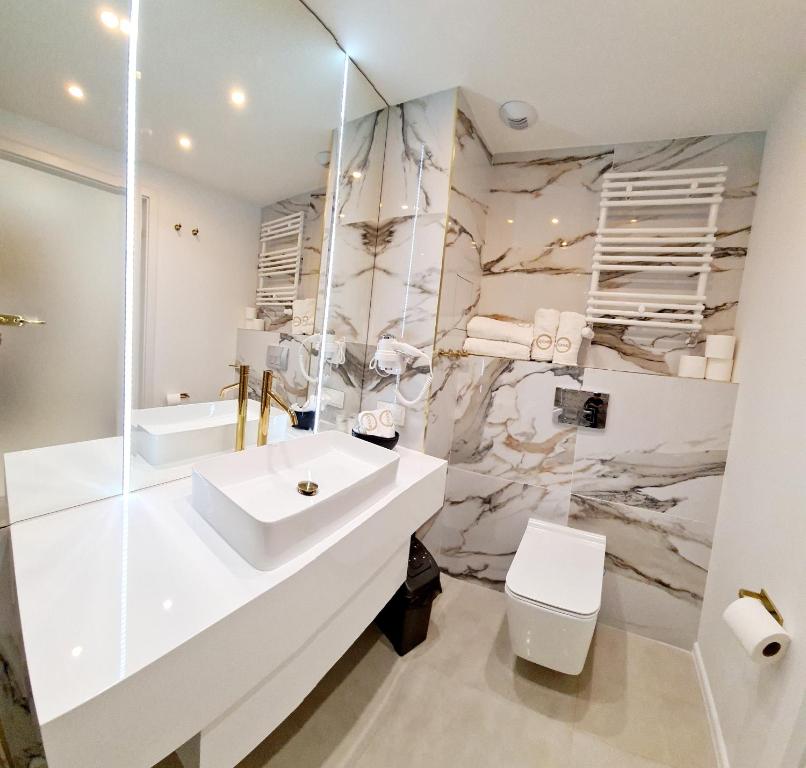 Adonis Beach - Studio Apartment