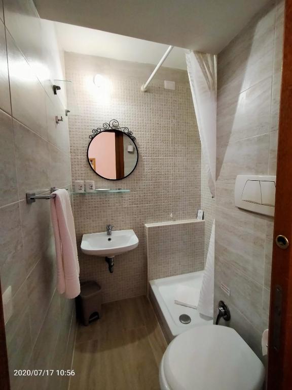 Koupelna v ubytování Rossi Hotel