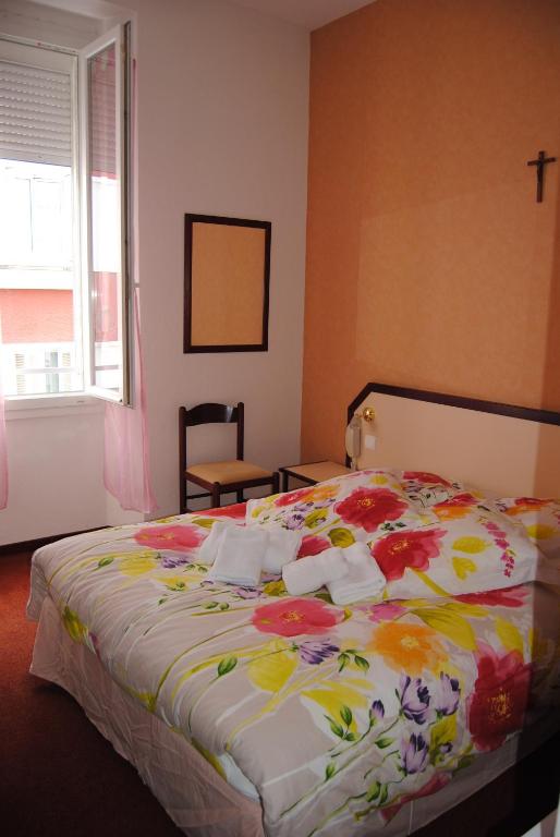 Postel nebo postele na pokoji v ubytování Hôtel Myosotis