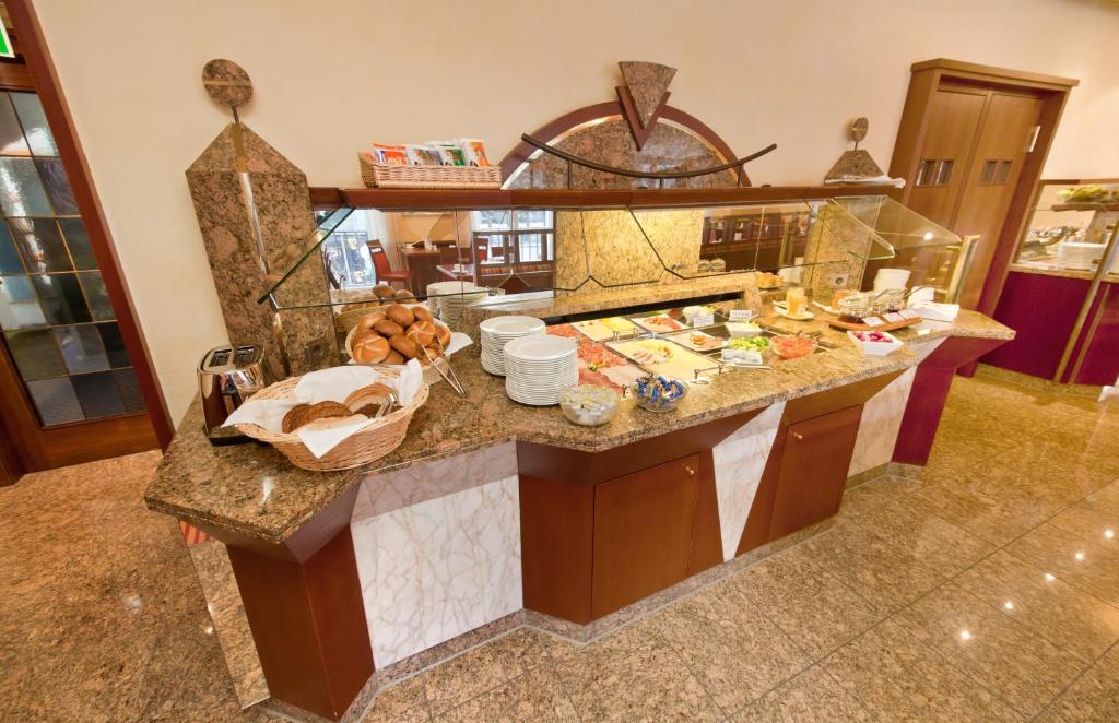 Makanan di atau berdekatan hotel