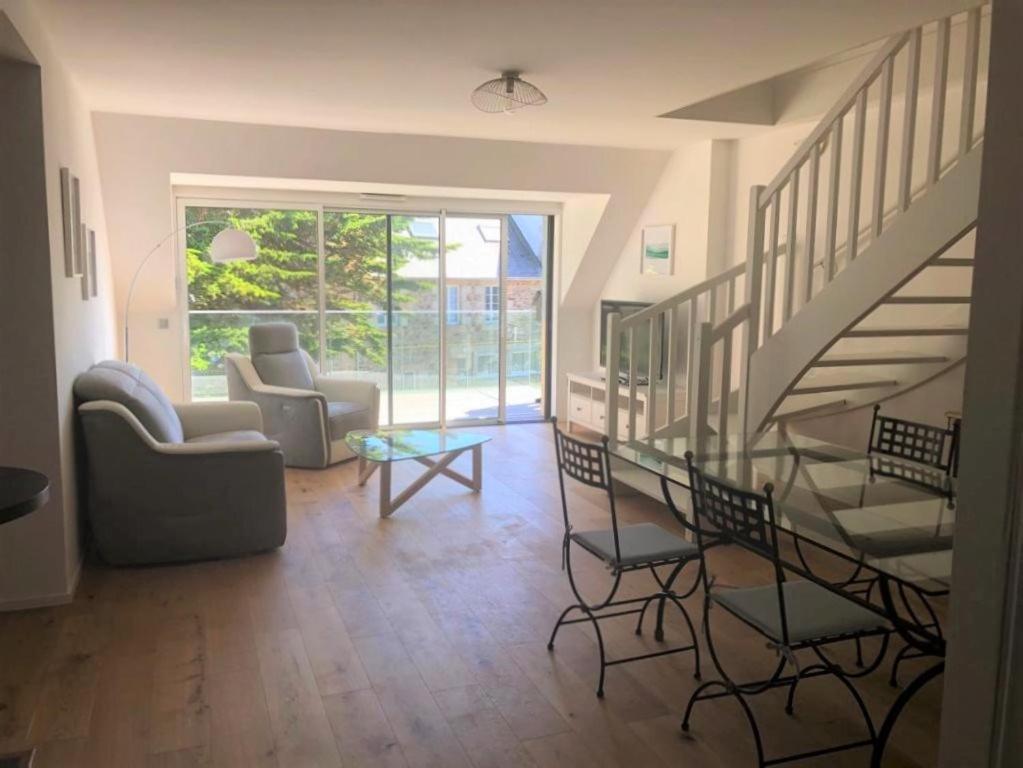 Bel appartement-duplex, équipements et literie neufs au centre ville de PERROS-GUIREC Ref 938