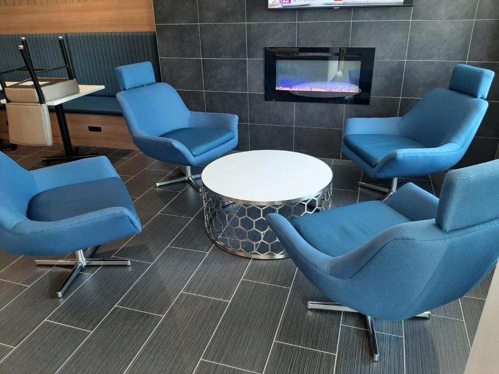 Microtel Inn & Suites by Wyndham Loveland photo