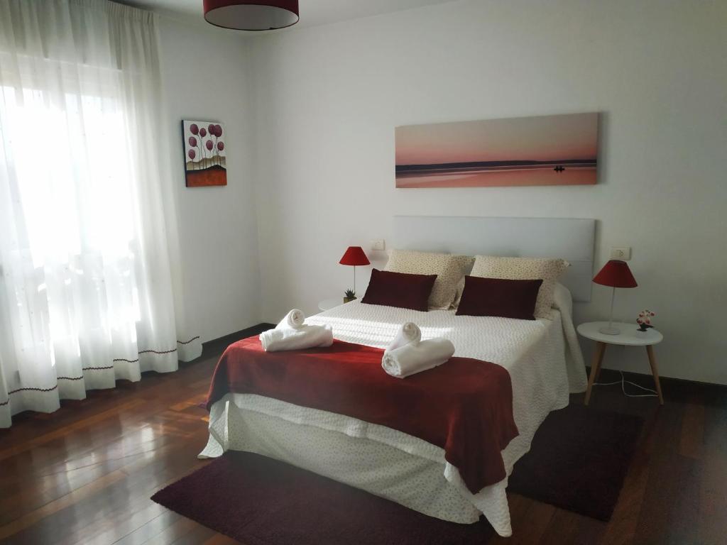 Posteľ alebo postele v izbe v ubytovaní CASA AMELIA Apartamento Bajo con terraza y jardín Apartamento 1ªPlanta