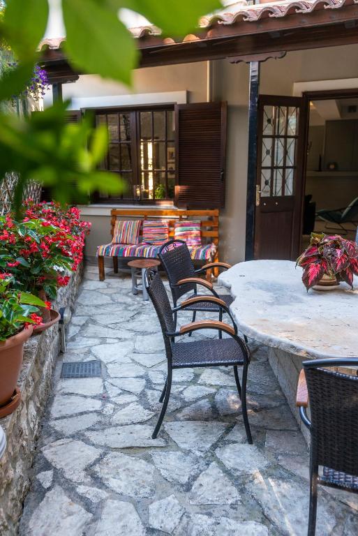 Patio nebo venkovní prostory v ubytování Hotel Oriana - Adults Only