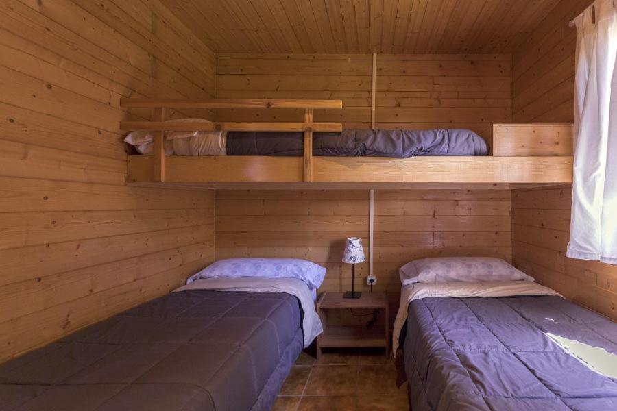 Cama o camas de una habitación en Camping Globo Barcelona