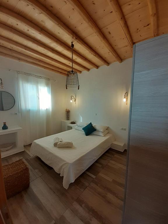Postel nebo postele na pokoji v ubytování ViewLight Sifnos Living