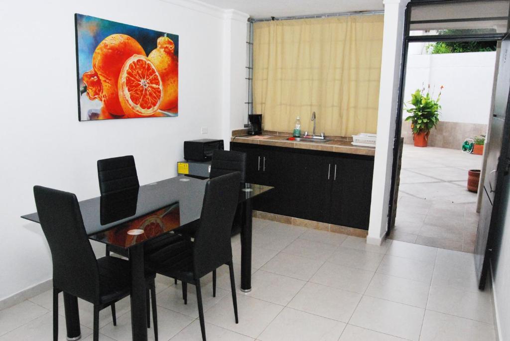 Kuchyň nebo kuchyňský kout v ubytování Apartamentos Las Piloneras