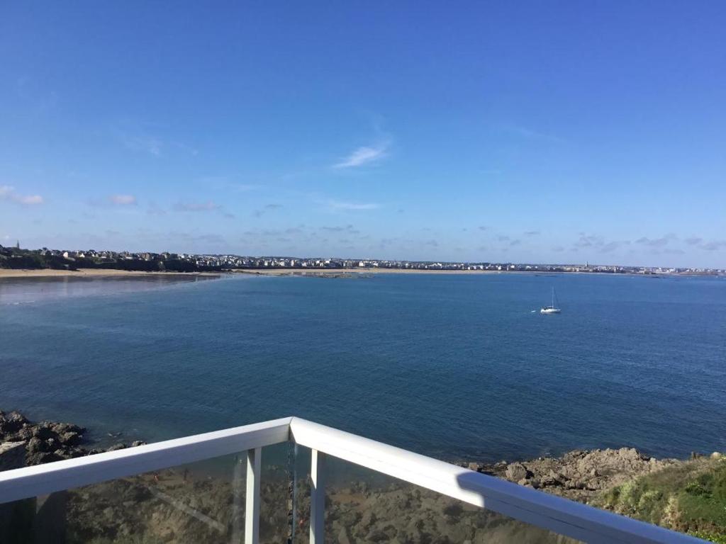 a view of a large body of water at Le Cézembre - vue 180 baie St Malo in Saint Malo