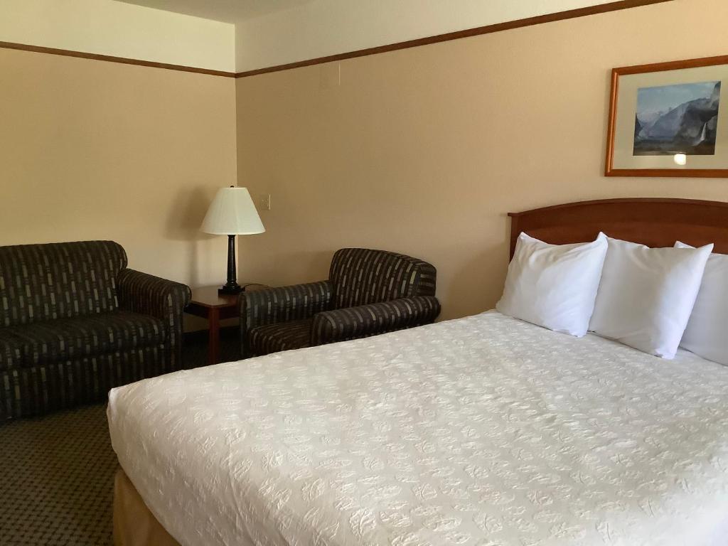 Luxury Inn & Suites - 