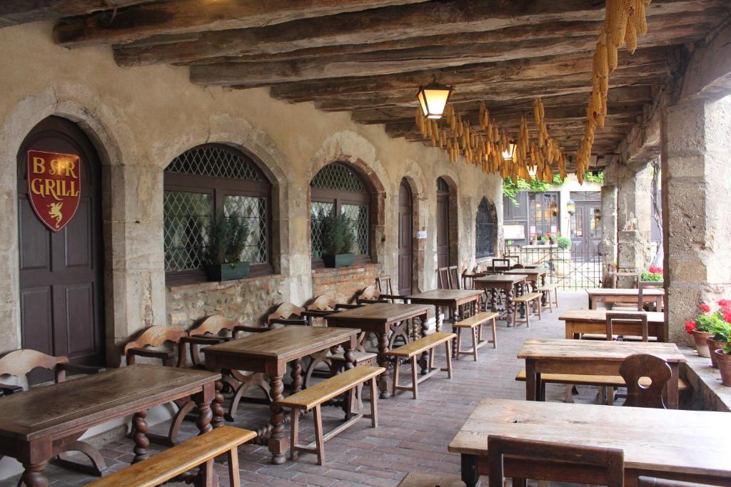Restaurace v ubytování Hostellerie du Vieux Pérouges