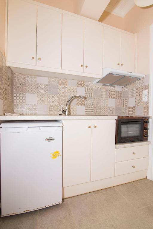 A kitchen or kitchenette at Nefeli