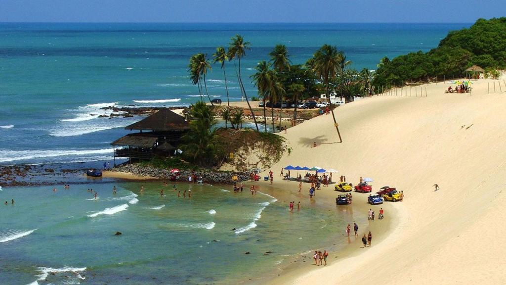  Hospede-se em Natal no antigo Intercity com vista mar na praia de Areia Preta por Carpediem