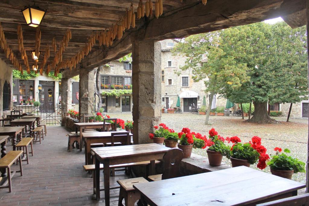 Restaurace v ubytování Hostellerie du Vieux Pérouges